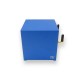 Kleine blauwe kubuscomputer met een Intel NUC-element