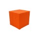 Mini-pc in de vorm van een kubus, gekleed in oranje leer met patronen die op het Franse moederbord zijn gestikt