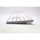 Grijs bluetooth-toetsenbord dat kan worden gekoppeld aan Ipad of Iphone