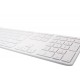 Wit qwerty-toetsenbord dat 4 gelijktijdige apparaten koppelt